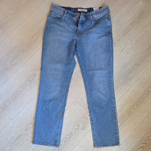 Levi's Women's Straight Blue Jeans - Picture 5 of 5